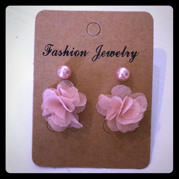 Jewelry - Beautiful Rose Gold Pair of Pierced Earrings! EUC